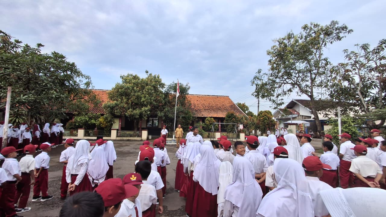 Upacara Bendera Hari Senin